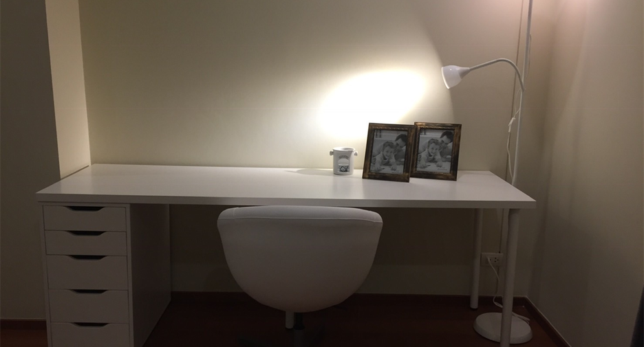 For rent 2 bedrooms condo in Yan Nawa, Bangkok