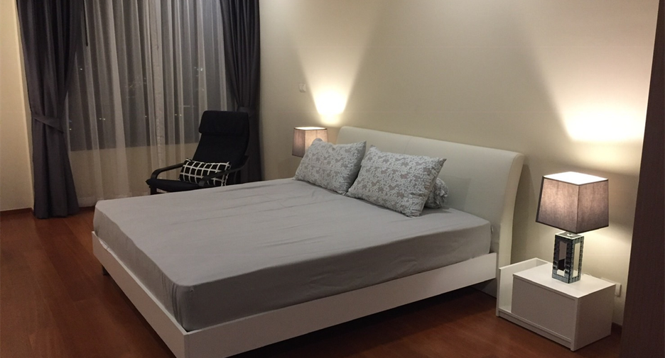 For rent 2 bedrooms condo in Yan Nawa, Bangkok