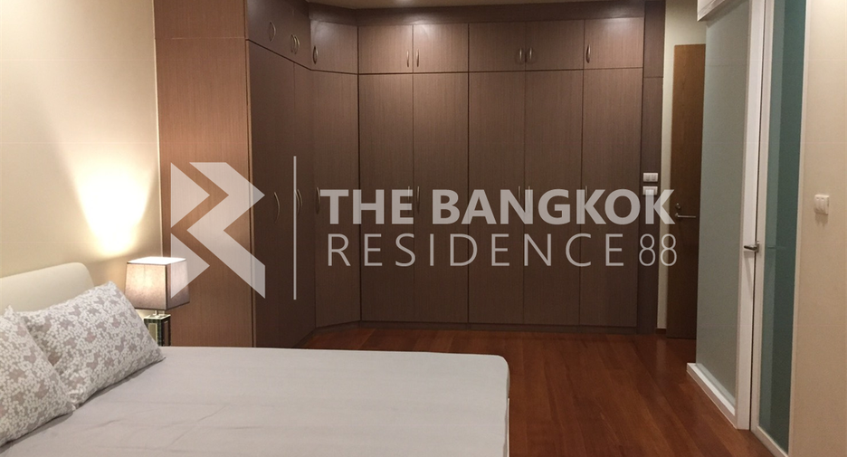 For rent 2 bedrooms condo in Yan Nawa, Bangkok