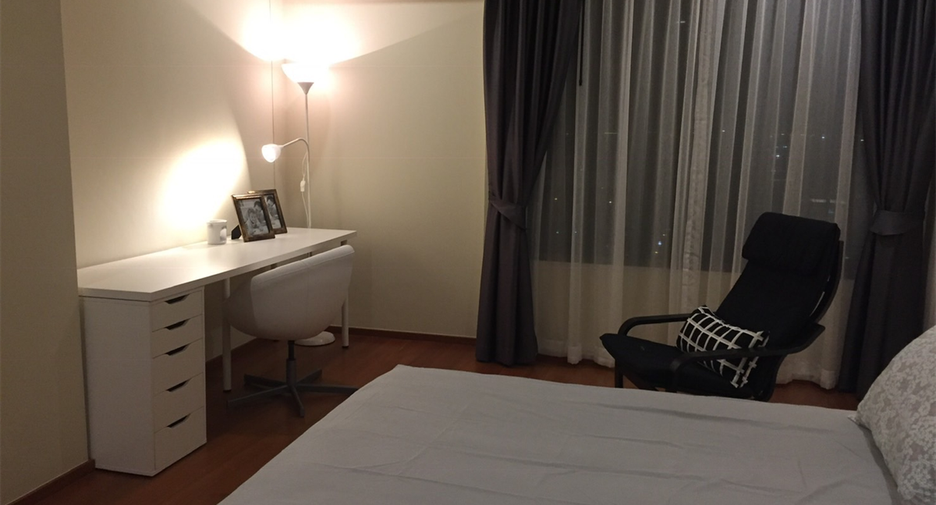 For rent 2 bedrooms condo in Yan Nawa, Bangkok
