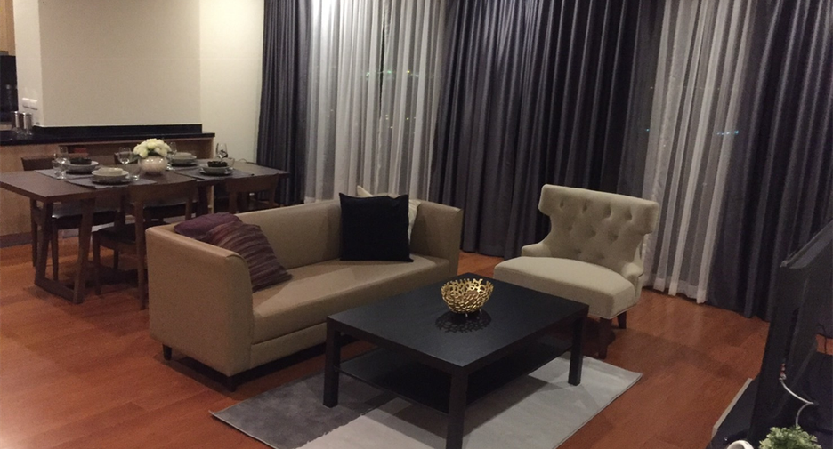 For rent 2 bedrooms condo in Yan Nawa, Bangkok
