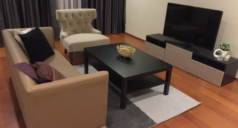 For rent 2 bedrooms condo in Yan Nawa, Bangkok
