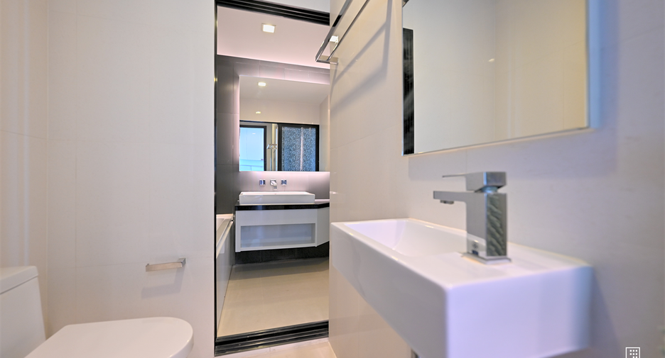 For sale 1 bed condo in Huai Khwang, Bangkok
