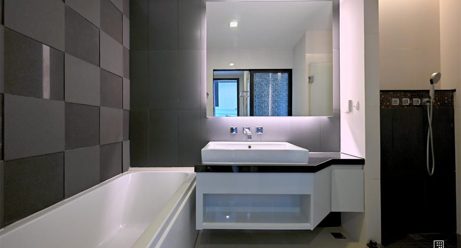 For sale 1 bed condo in Huai Khwang, Bangkok