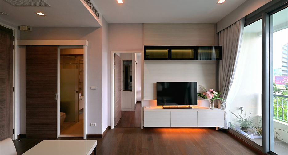 For rent 2 bedrooms condo in Huai Khwang, Bangkok