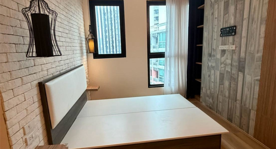 For rent 2 bedrooms condo in Huai Khwang, Bangkok