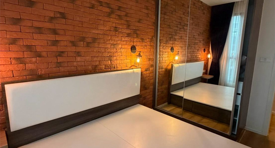 For sale 2 bedrooms condo in Huai Khwang, Bangkok