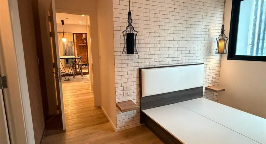 For sale 2 bedrooms condo in Huai Khwang, Bangkok