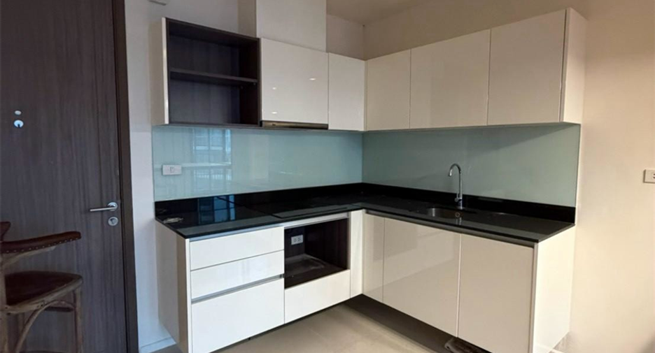 For sale 2 bedrooms condo in Huai Khwang, Bangkok