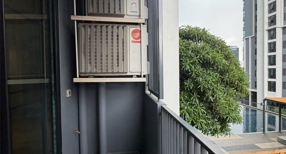 For sale 2 bedrooms condo in Huai Khwang, Bangkok