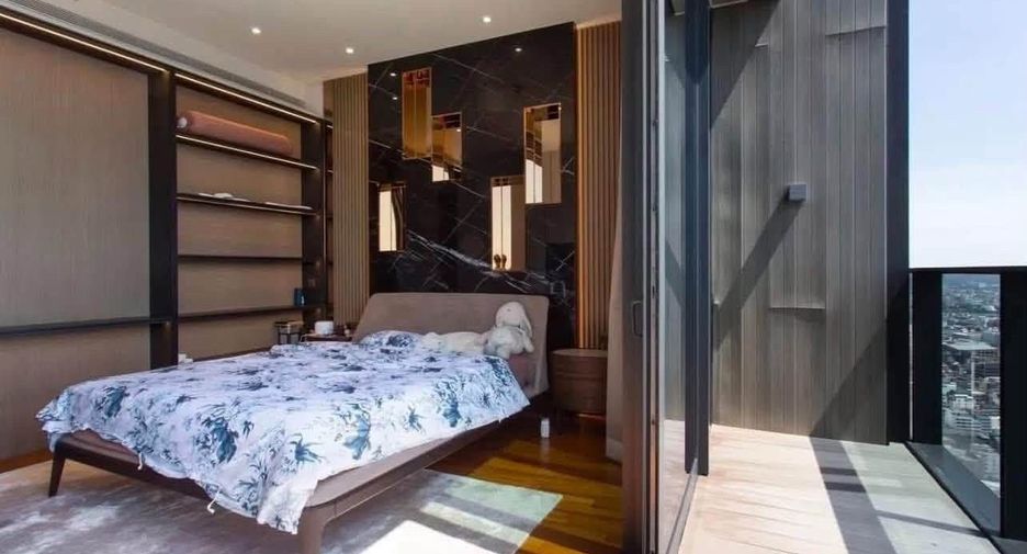 For rent 4 bedrooms condo in Khlong San, Bangkok