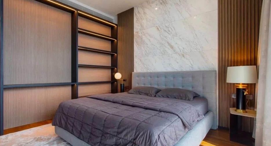 For rent 4 bedrooms condo in Khlong San, Bangkok