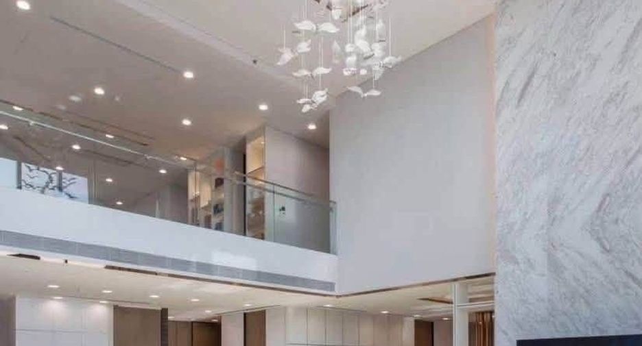 For rent 4 bedrooms condo in Khlong San, Bangkok