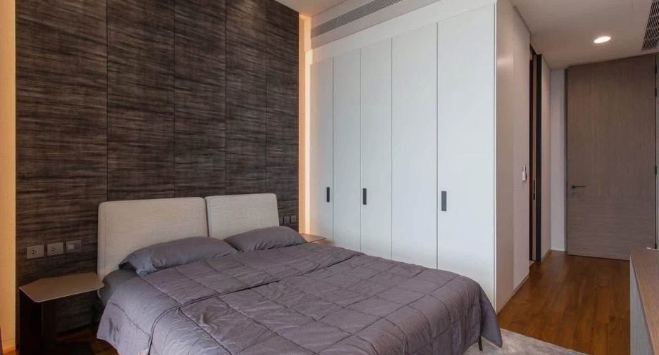 For rent 4 bedrooms condo in Khlong San, Bangkok