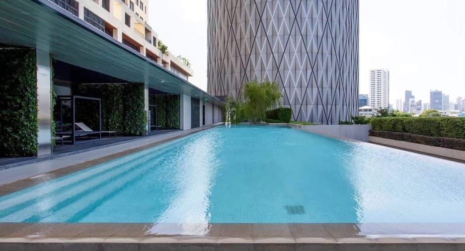For rent 4 bedrooms condo in Khlong San, Bangkok