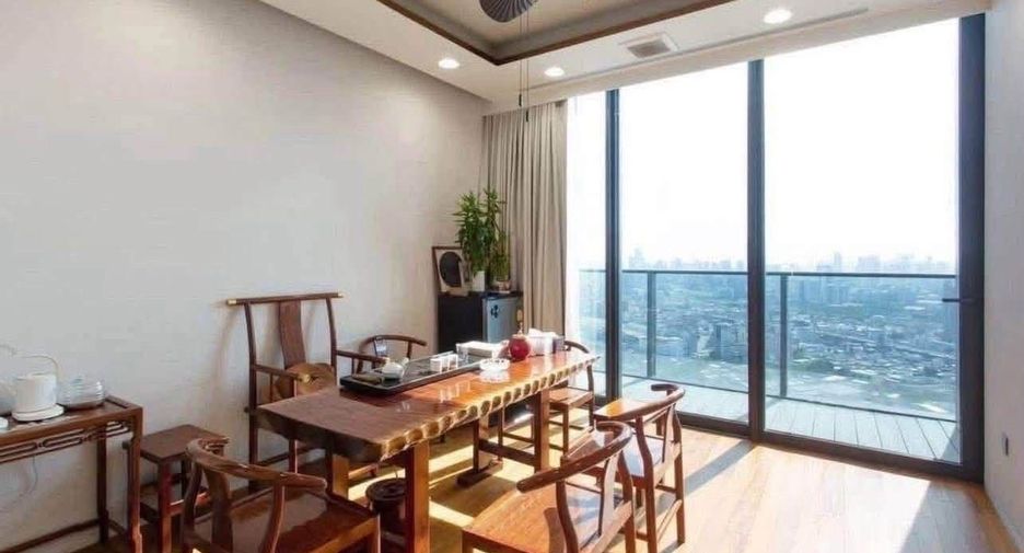 For rent 4 bedrooms condo in Khlong San, Bangkok