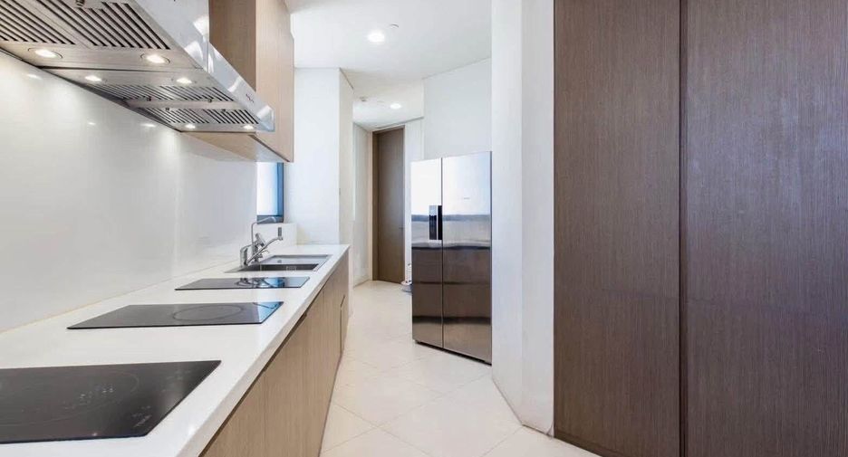 For rent 4 bedrooms condo in Khlong San, Bangkok