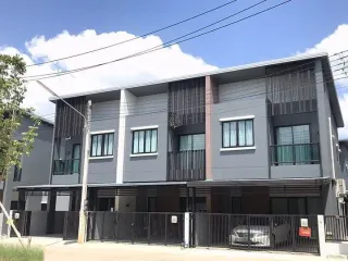 For sale 4 bedrooms townhouse in Mueang Krabi, Krabi