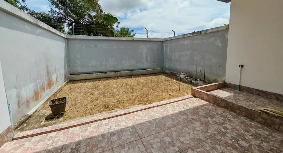 For sale 4 bedrooms townhouse in Mueang Krabi, Krabi