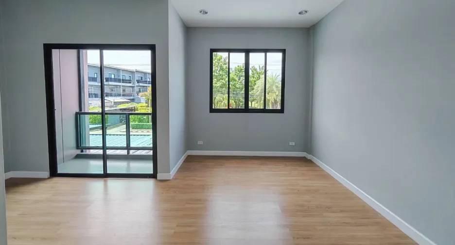For sale 4 bedrooms townhouse in Mueang Krabi, Krabi