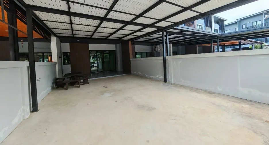 For sale 4 bedrooms townhouse in Mueang Krabi, Krabi