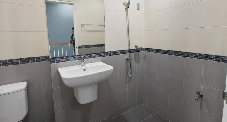 For sale 4 bedrooms townhouse in Mueang Krabi, Krabi