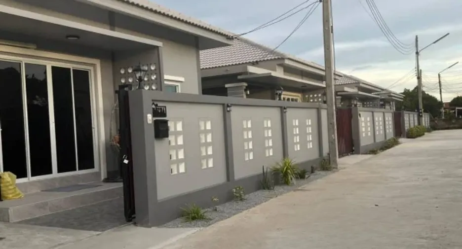 Casa en alquiler de 2 habitaciones en Bang Lamung, Chonburi