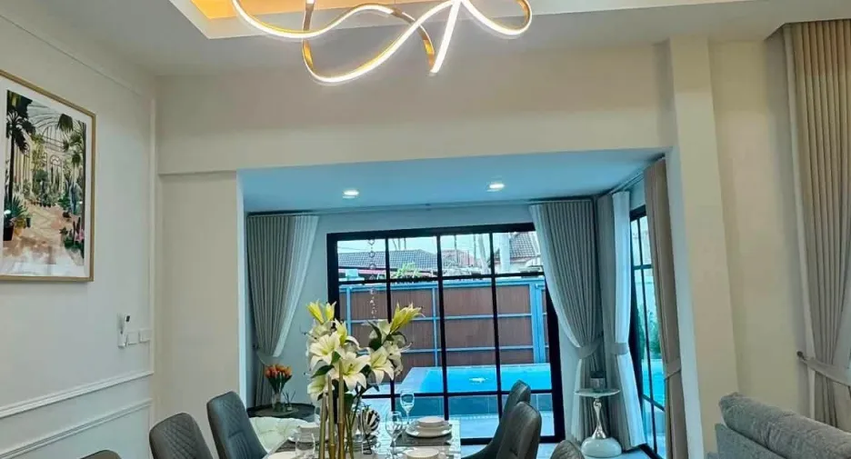 Villa en venta de 4 habitaciones en Bang Lamung, Chonburi