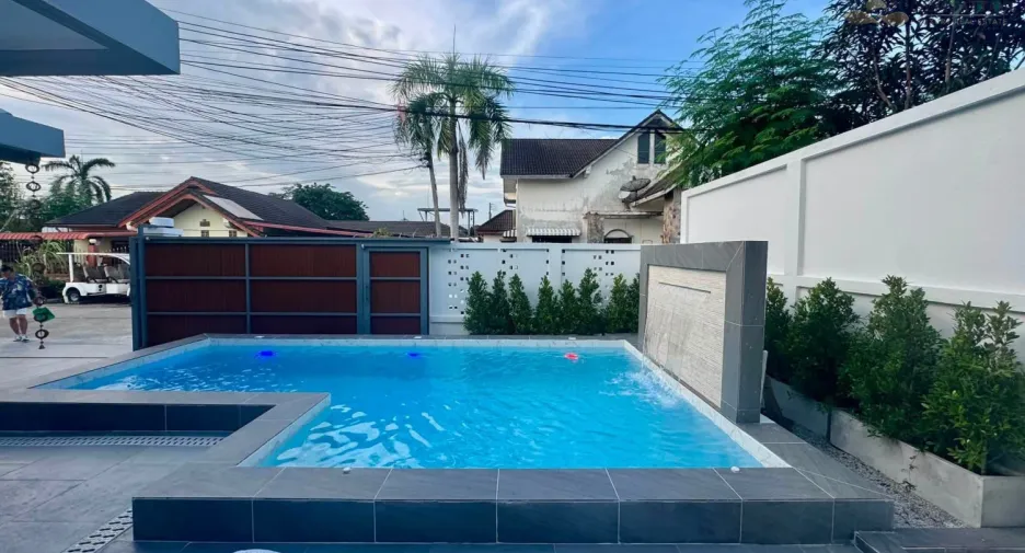 Villa en venta de 4 habitaciones en Bang Lamung, Chonburi