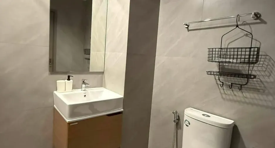 For rent 1 bed condo in Khlong Toei, Bangkok
