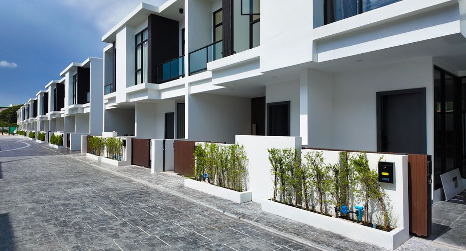 Casa adosada en venta de 4 habitaciones en Bang Lamung, Chonburi