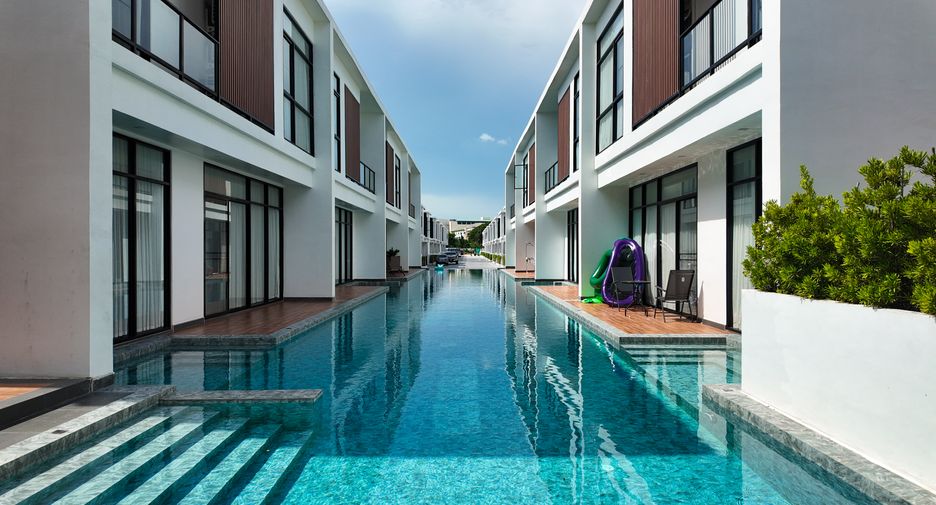 Casa adosada en venta de 4 habitaciones en Bang Lamung, Chonburi