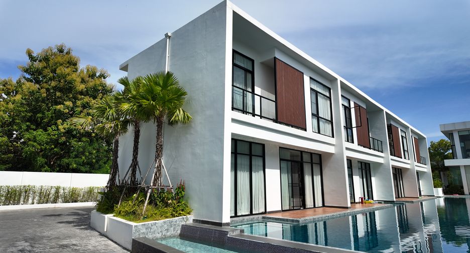 Casa adosada en venta de 4 habitaciones en Bang Lamung, Chonburi