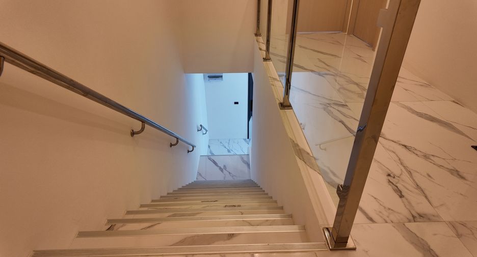 Casa adosada en venta de 4 habitaciones en Bang Lamung, Chonburi