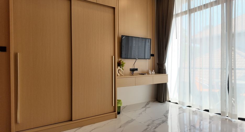 Casa adosada en venta de 4 habitaciones en Bang Lamung, Chonburi