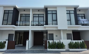 Casa adosada en venta de 4 habitaciones en Bang Lamung, Chonburi