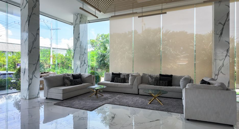 Casa adosada en venta de 4 habitaciones en Bang Lamung, Chonburi
