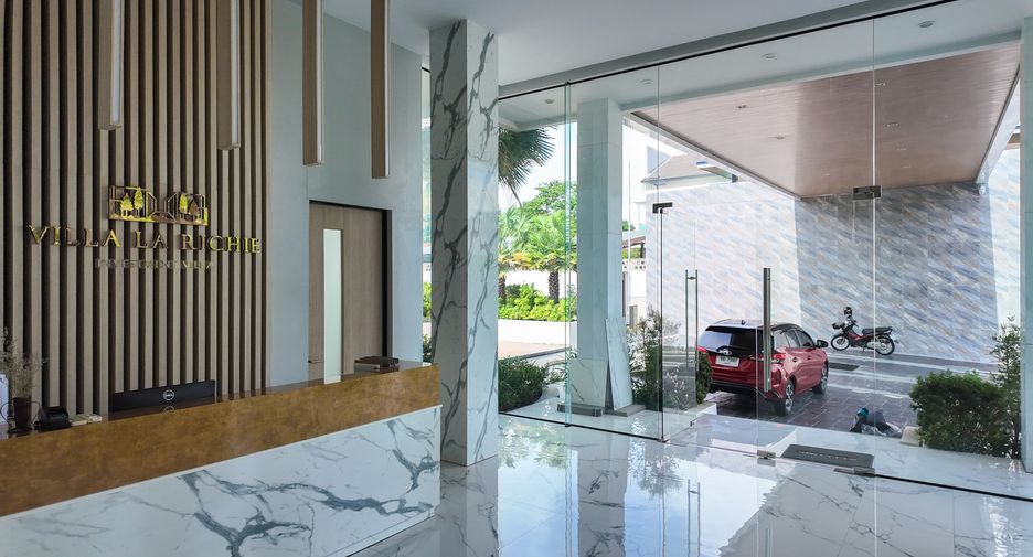 Casa adosada en venta de 4 habitaciones en Bang Lamung, Chonburi