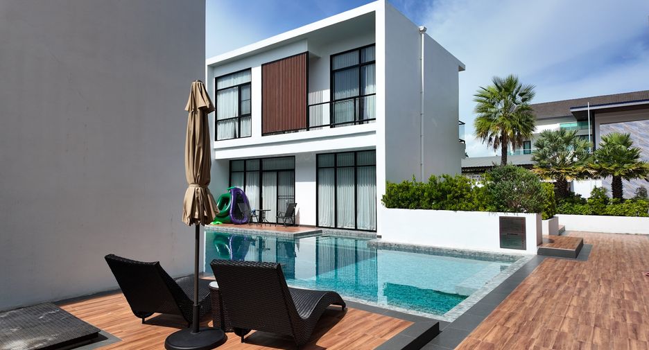 Casa adosada en venta de 4 habitaciones en Bang Lamung, Chonburi