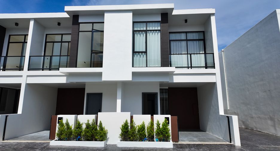 Casa adosada en venta de 4 habitaciones en Bang Lamung, Chonburi