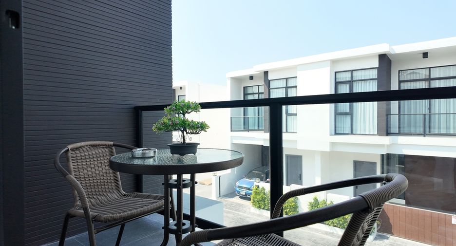 Casa adosada en venta de 4 habitaciones en Bang Lamung, Chonburi