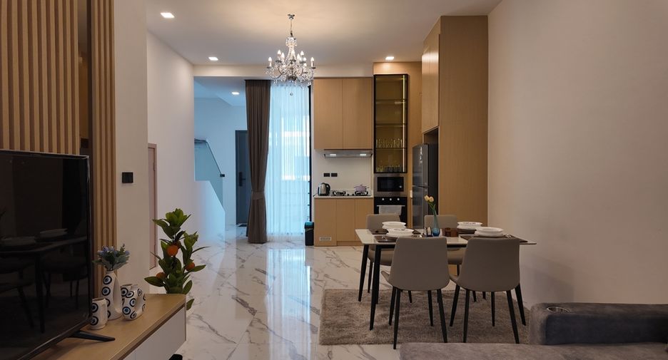 Casa adosada en venta de 4 habitaciones en Bang Lamung, Chonburi