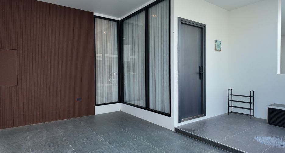 Casa adosada en venta de 4 habitaciones en Bang Lamung, Chonburi