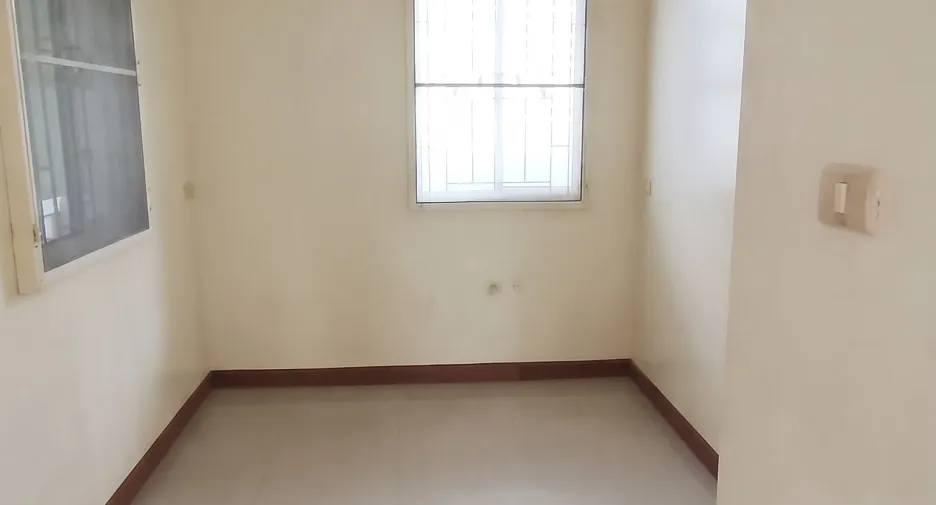 For sale 4 bedrooms house in Khlong Luang, Pathum Thani