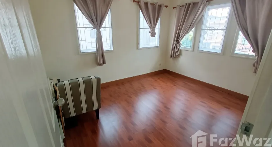 For sale 4 bedrooms house in Khlong Luang, Pathum Thani