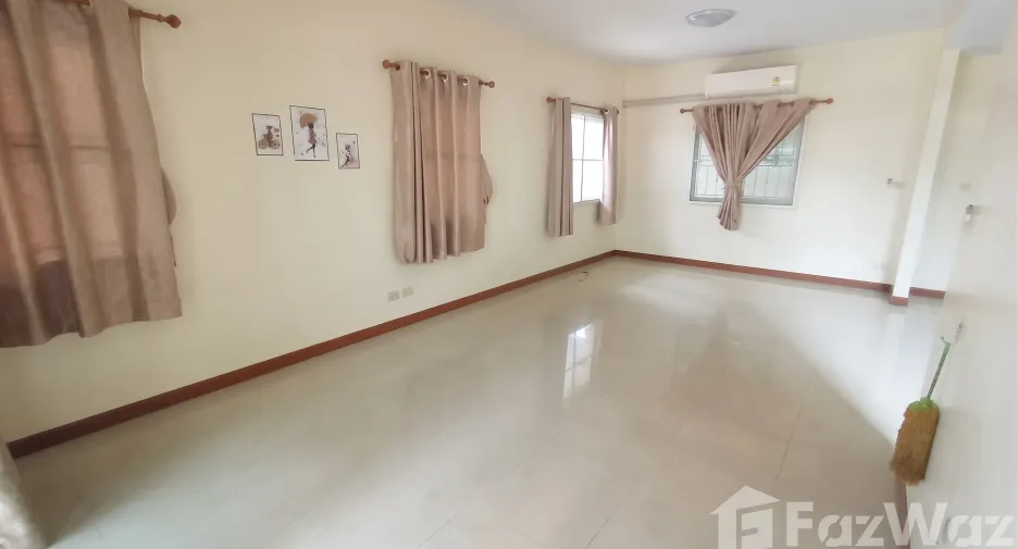 For sale 4 bedrooms house in Khlong Luang, Pathum Thani