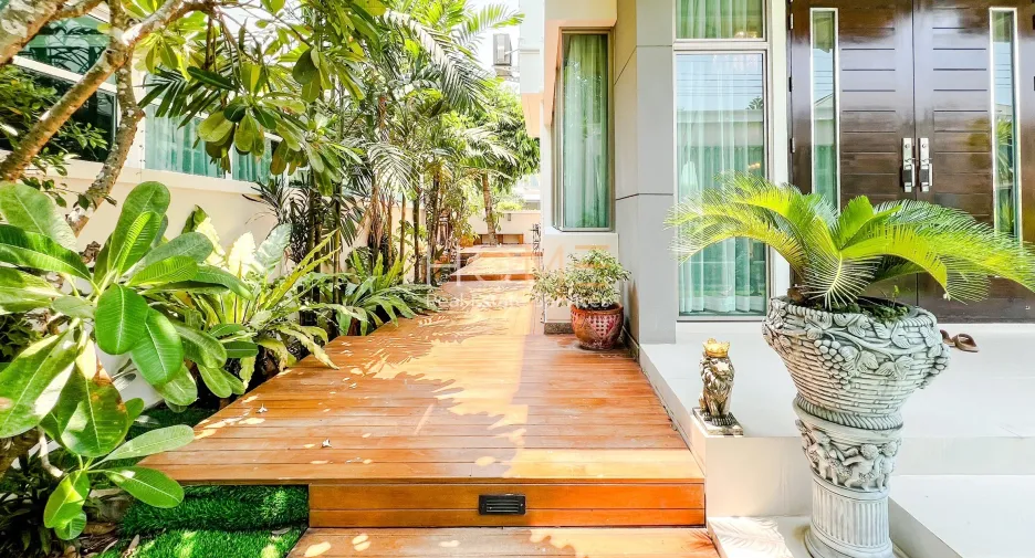 For sale 5 bedrooms house in Pak Kret, Nonthaburi
