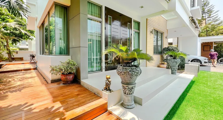 For sale 5 bedrooms house in Pak Kret, Nonthaburi