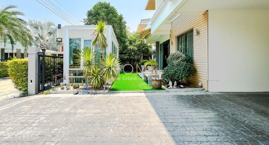 For sale 5 bedrooms house in Pak Kret, Nonthaburi