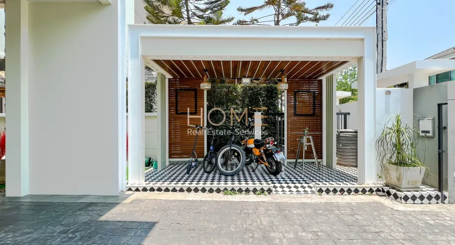 For sale 5 bedrooms house in Pak Kret, Nonthaburi